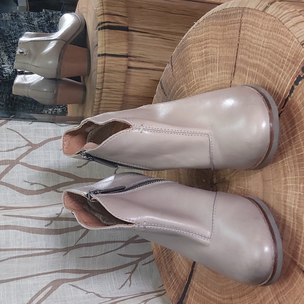 Bussola Light Gray Ankle Boots - Picture 2 of 8
